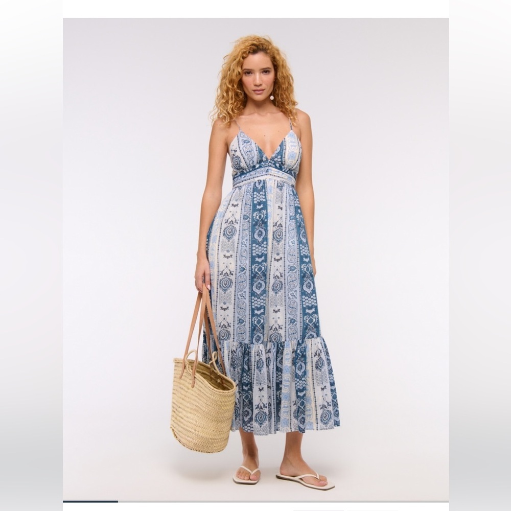 Abercrombie & Fitch Bra-Free Flowy Tie-Back Maxi
Dress size Large tall nwt